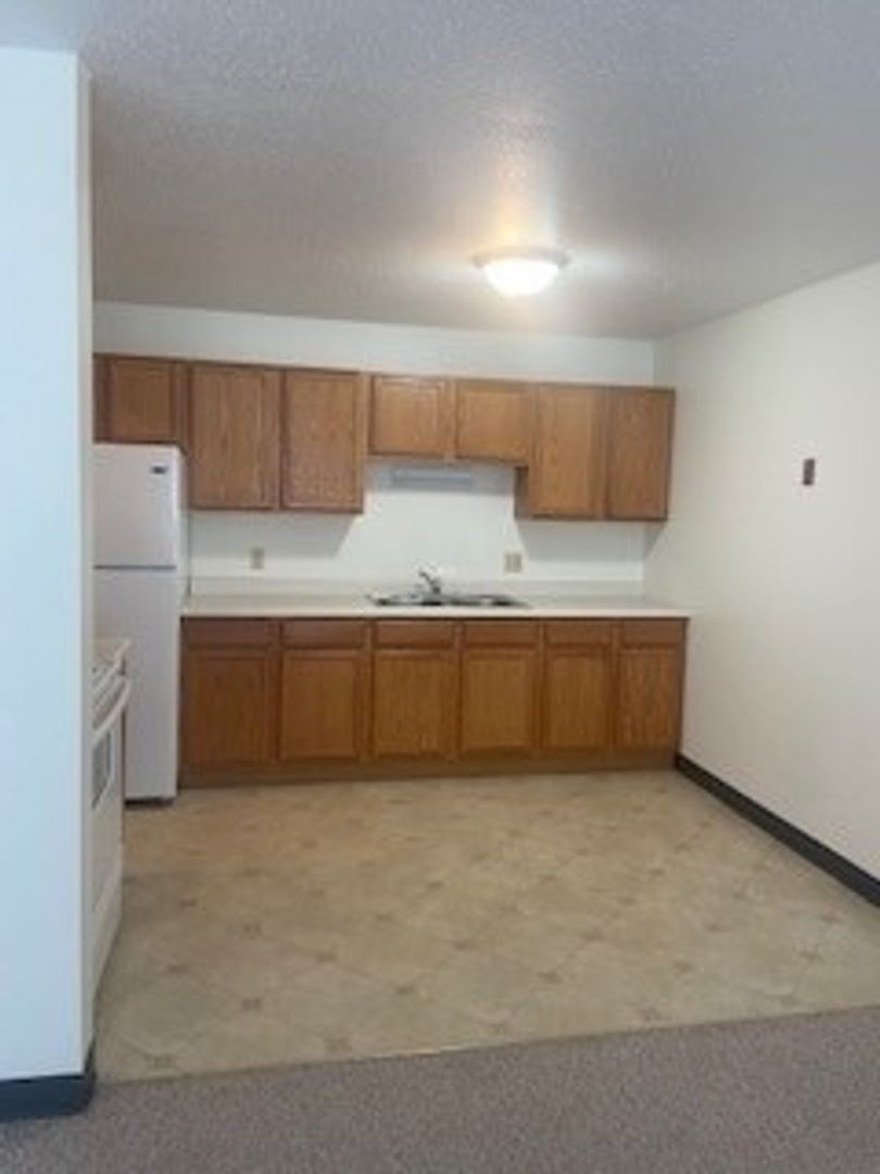 Grand Forks Apartment: 3435 S 10th St