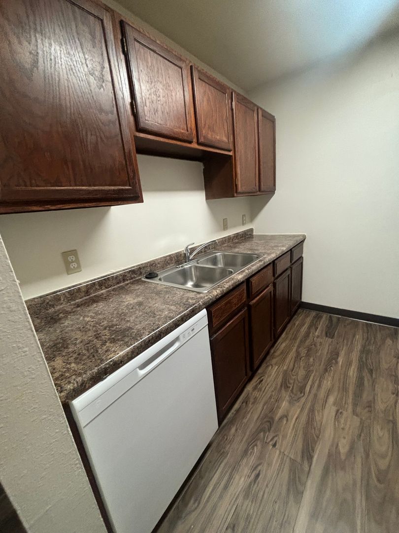 Fargo Apartment: 1015 Page Dr