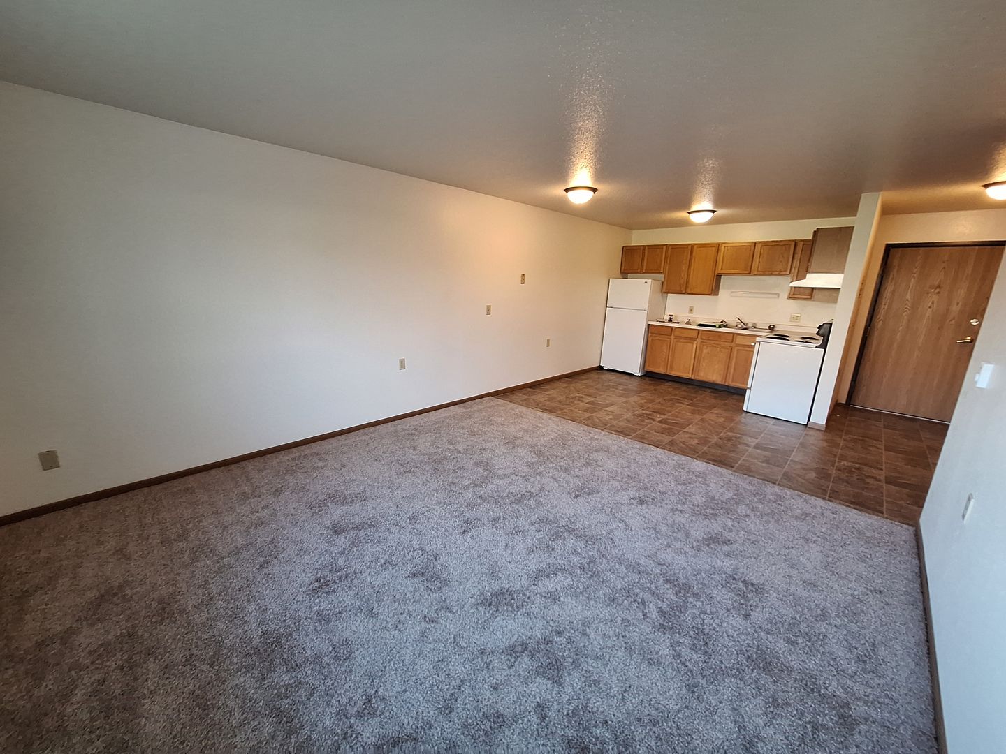 Grand Forks Apartment: 3616 S Landeco Ln