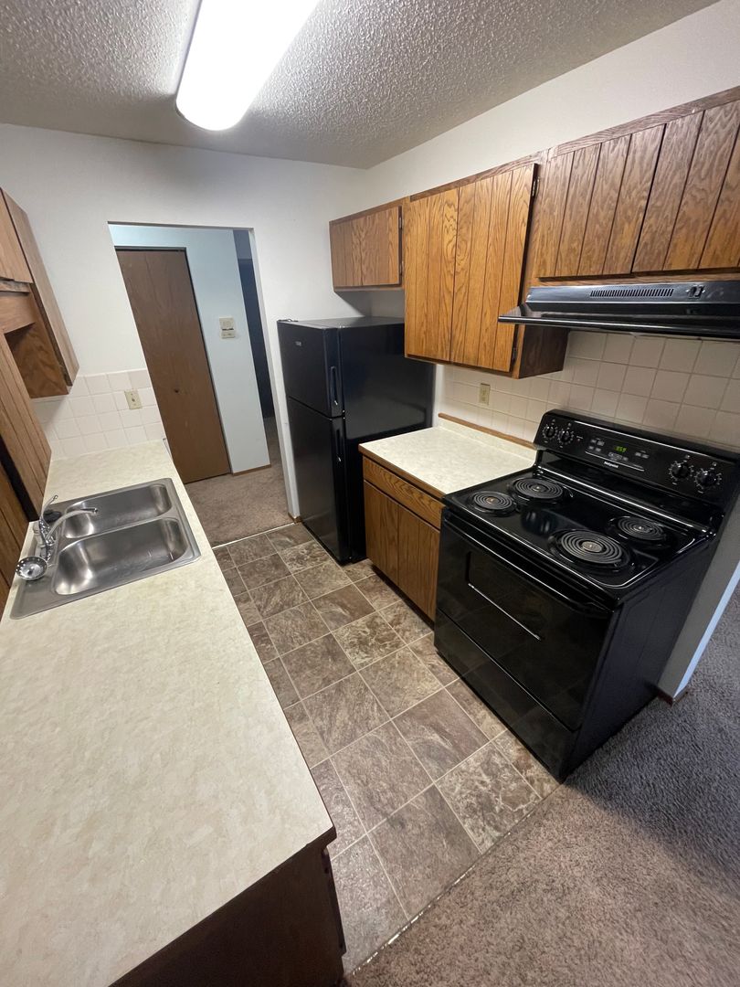 Fargo Apartment: 3301 16th Ave. S.