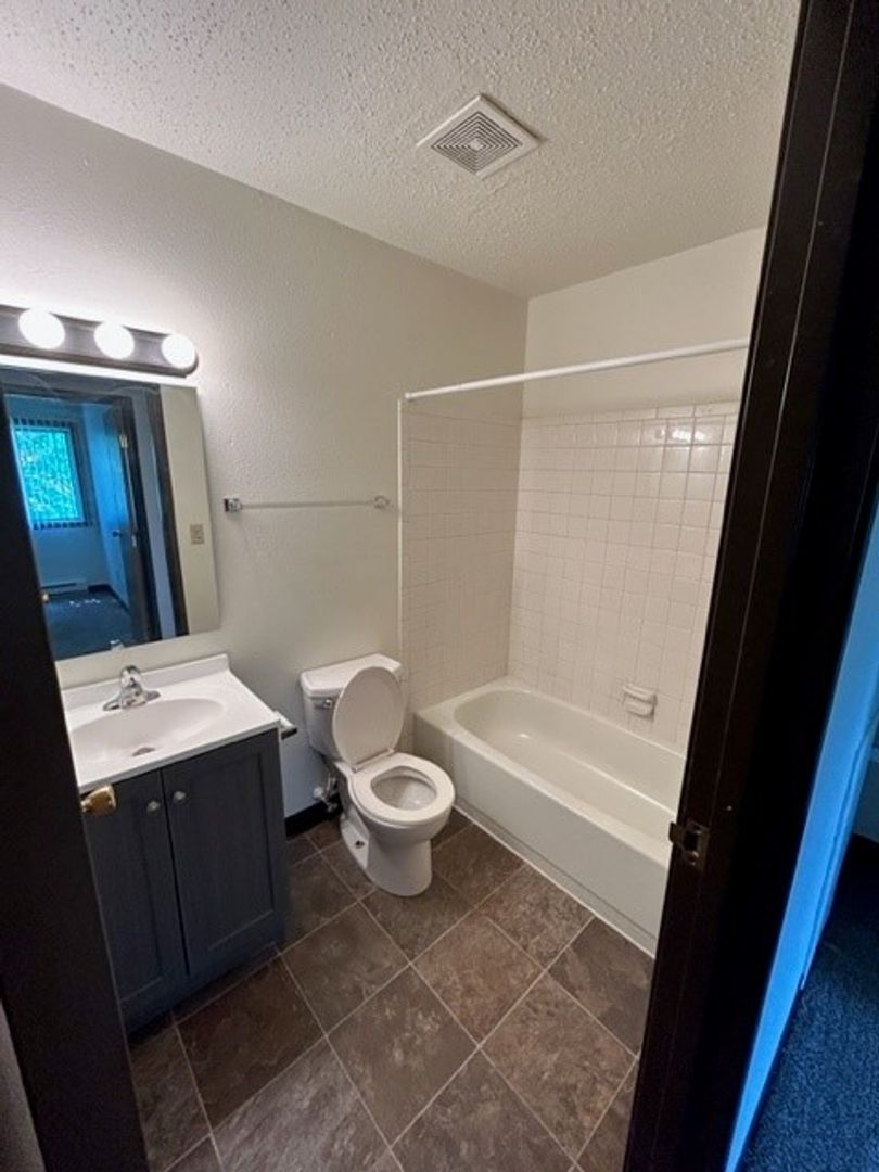 Fargo Apartment: 2601 14th St S