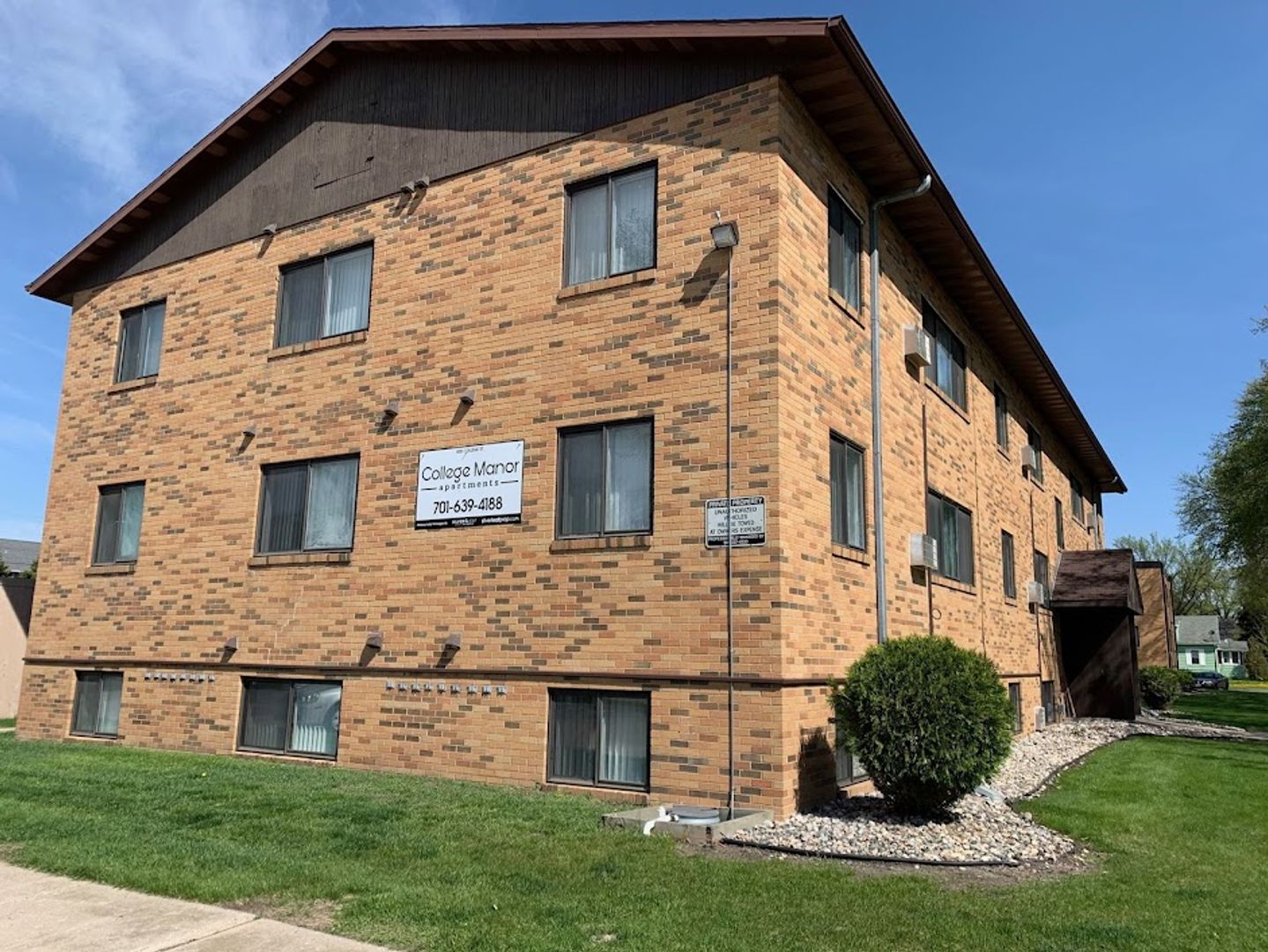 Fargo Apartment: 808 College Street