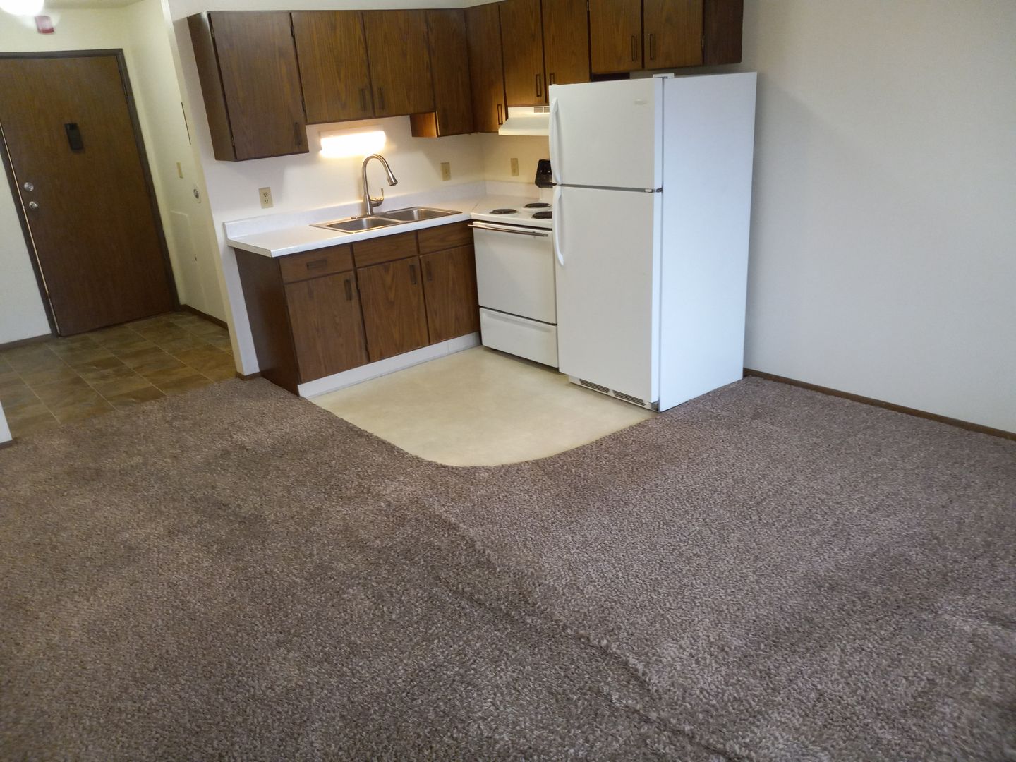 Grand Forks Apartment: 3616 S Landeco Ln