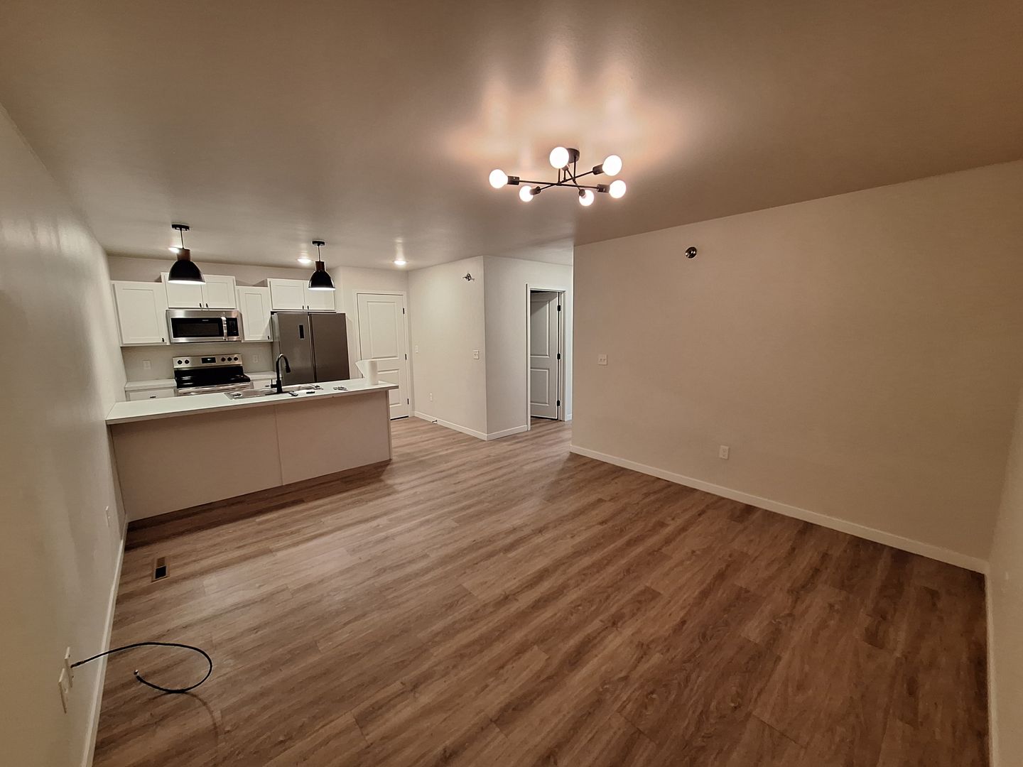 Grand Forks Apartment: 826, 834, 842, 850, 1002, 1008, 1024 Thames Ct