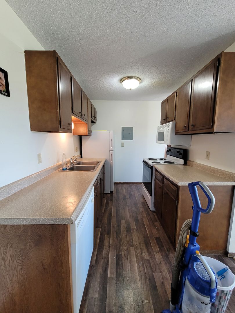 Fargo Apartment: 904 16th St N