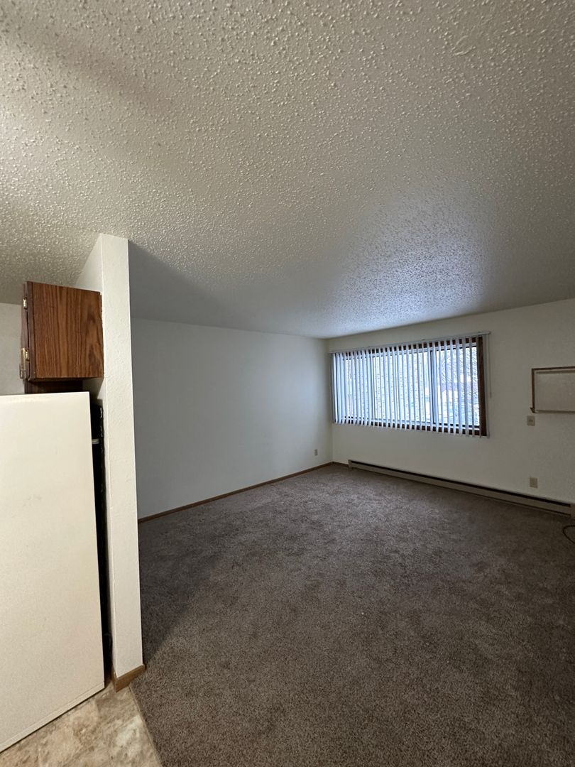 Fargo Apartment: 2641 15th St S