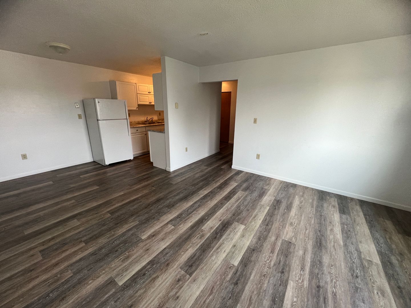 Mayville Apartment: 221 8th Ave SE
