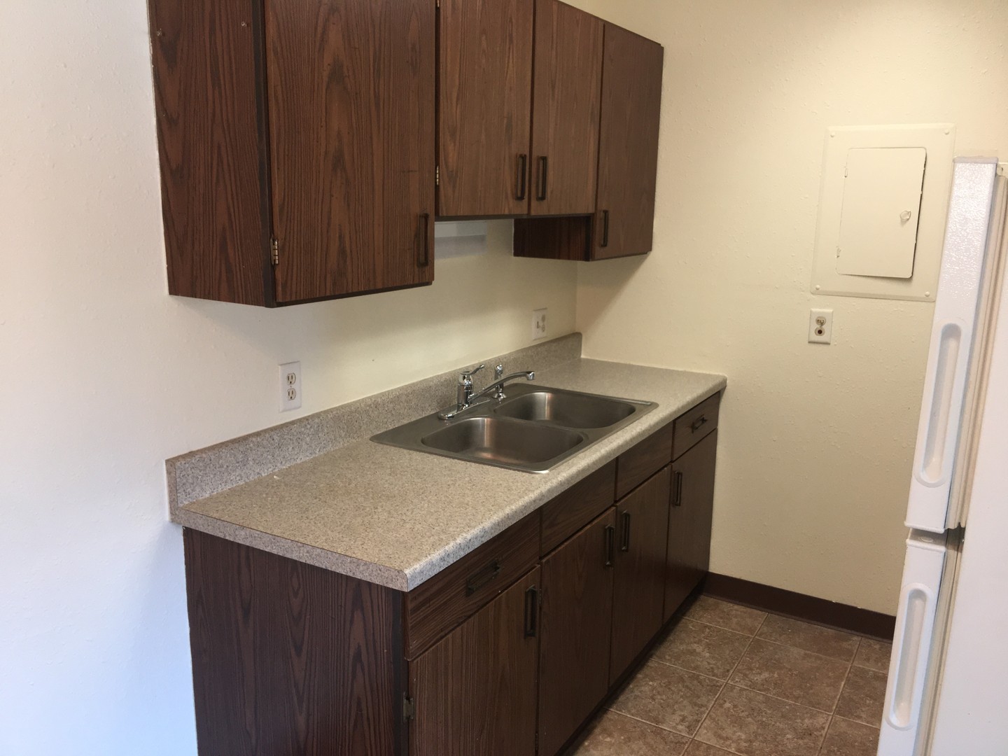 Fargo Apartment: 2549 15th St S