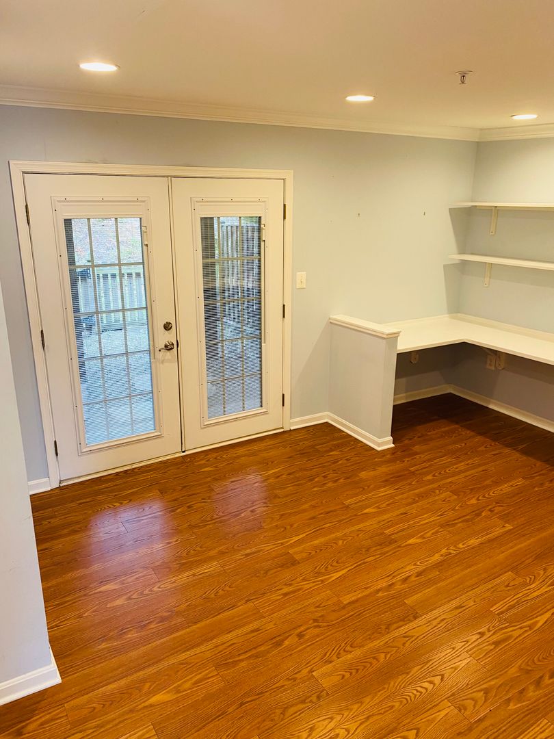 Work space at Goose Landing Circle 8825