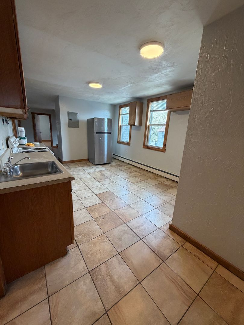 Worcester Apartment: 127 Austin Street