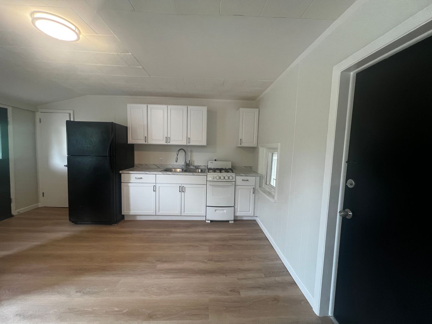Dayville Apartment: 490 Hartford Pike