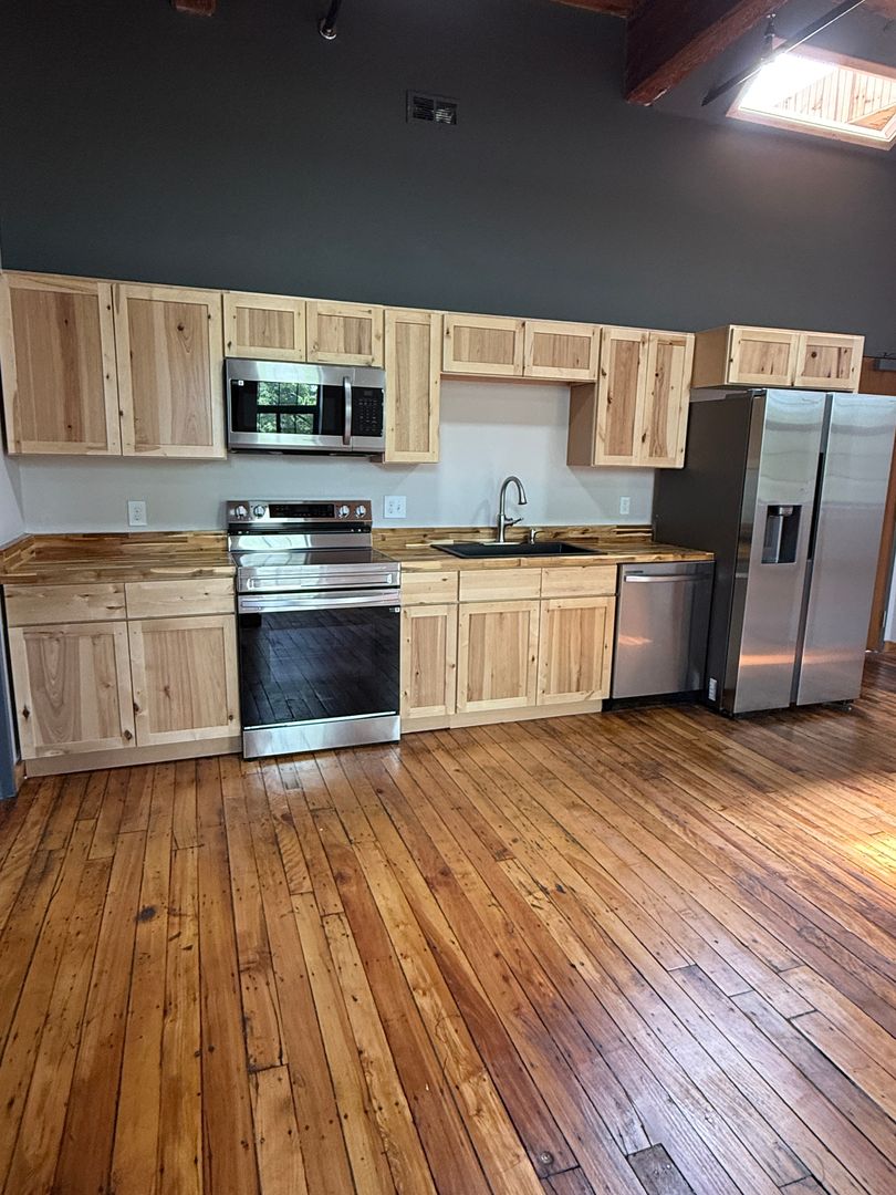 Worcester Apartment: 70 Webster St