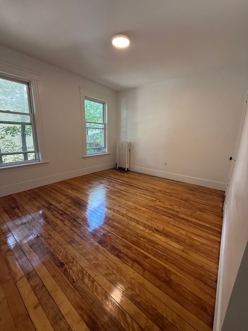 worcester Apartment: 14 Perkins street