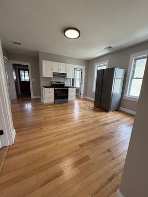 Welcome to 19 Endicott St Unit 3 Worcester! – photo 1