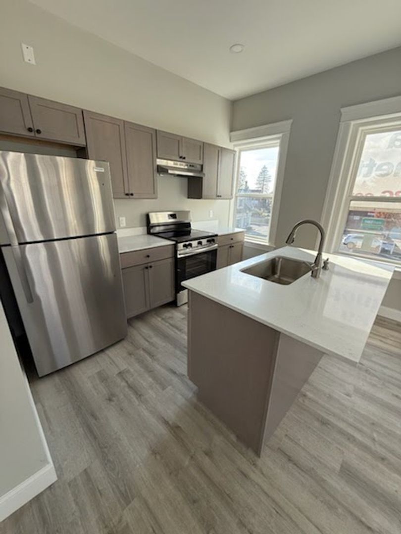 Shrewsbury Apartment: 566-572 Main St