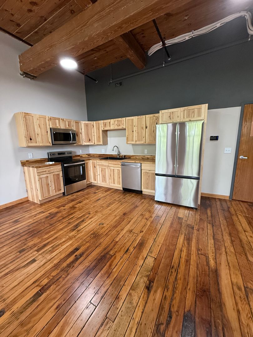 Worcester Apartment: 70 Webster St
