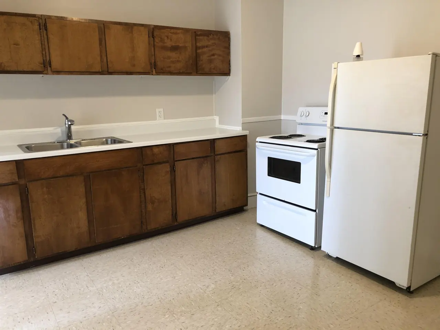 Dudley Apartment: 47 Dudley Hill Rd