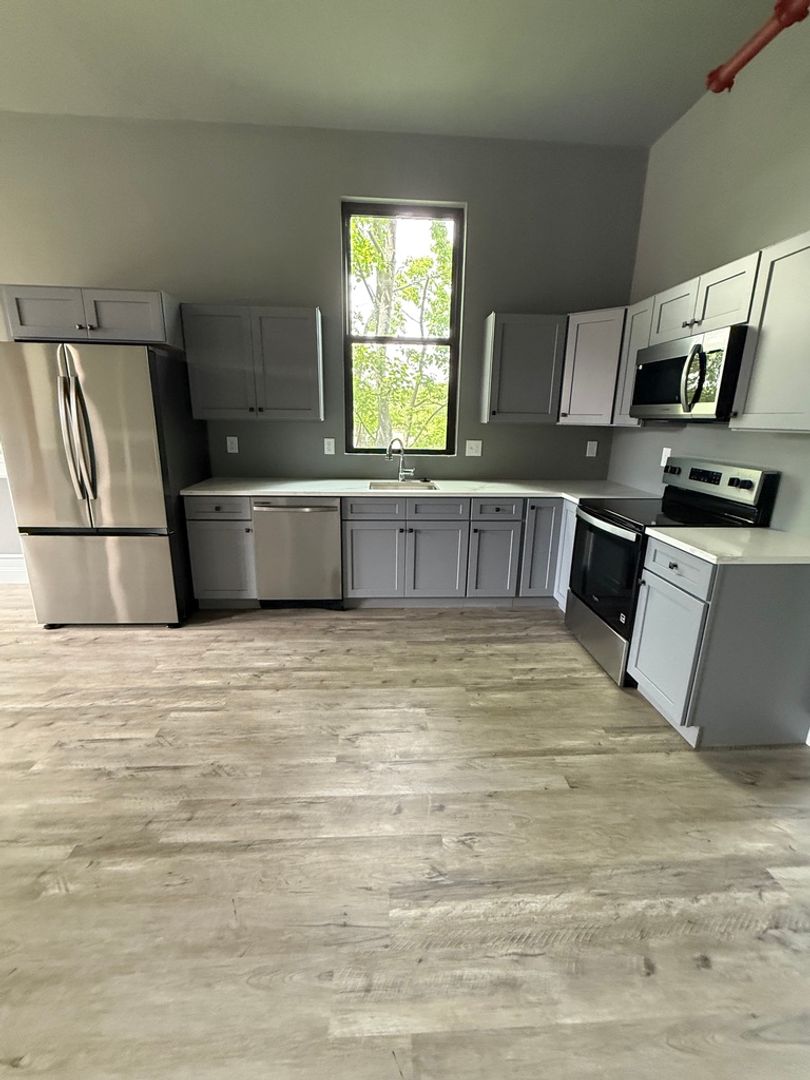 Worcester Apartment: 70 Webster St