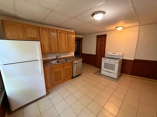 Welcome to 14 Perkins Street Apt 2! – photo 1
