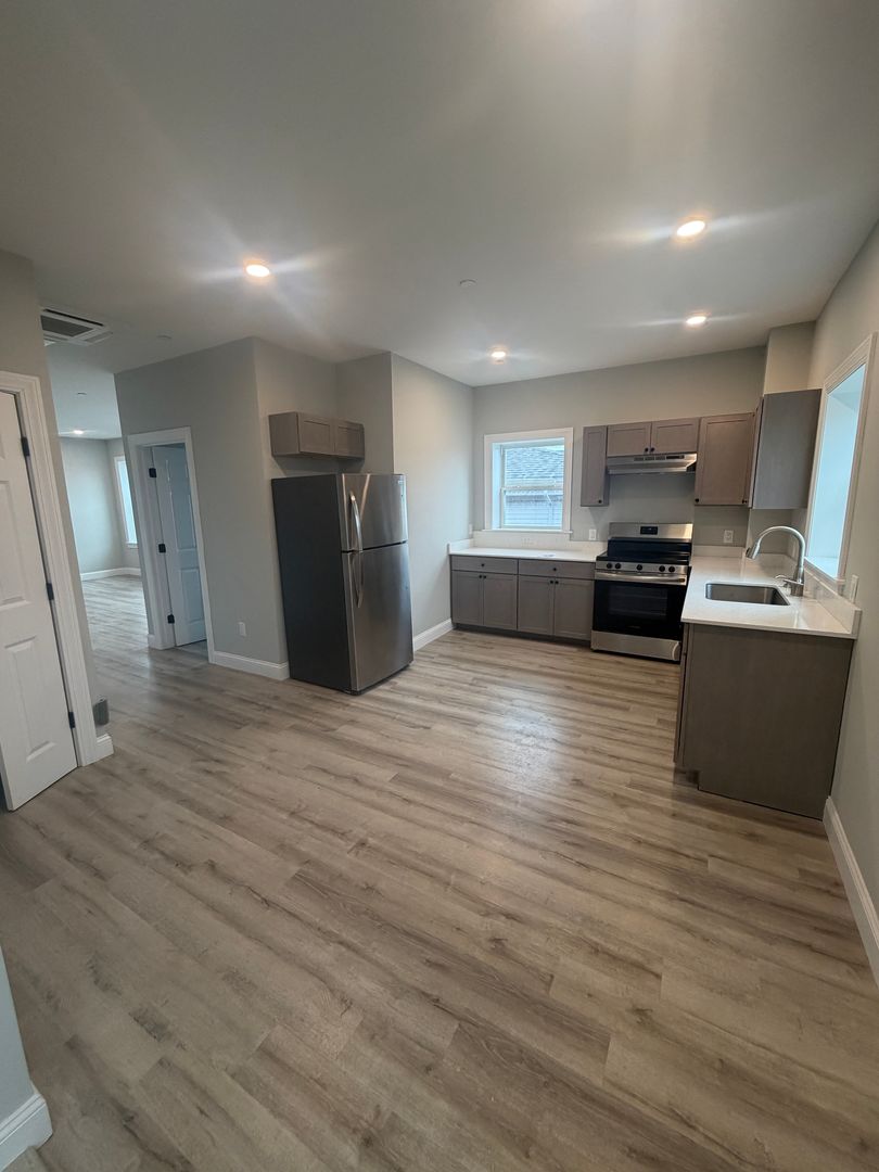 Shrewsbury Apartment: 566-572 Main St