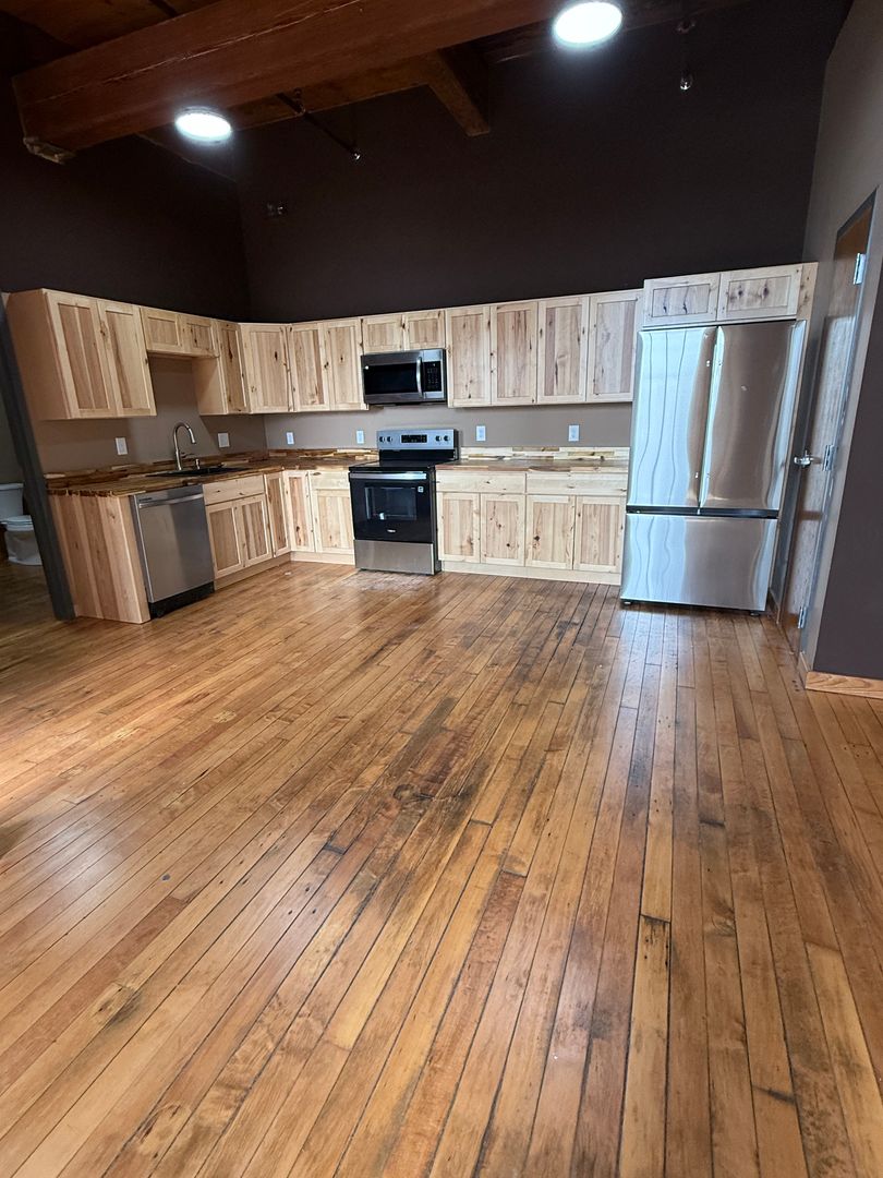 Worcester Apartment: 70 Webster St