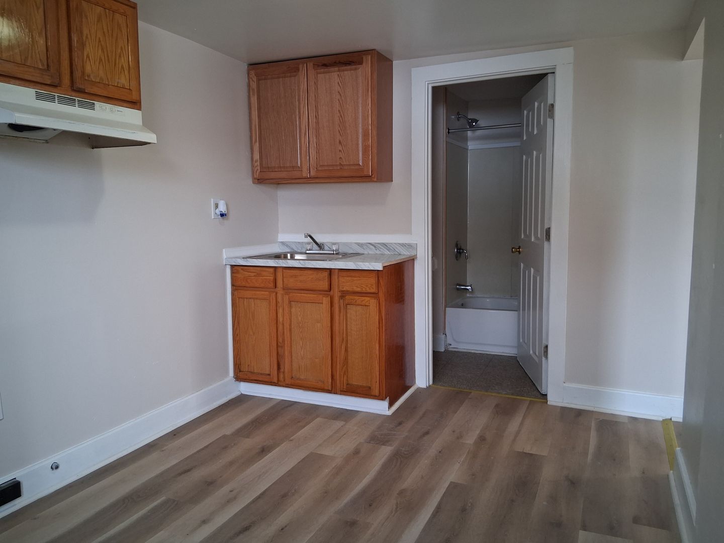 Bridgeton Apartment: 180-2 N Pearl St