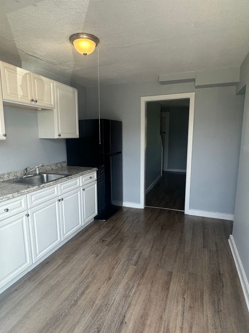 Tonawanda Apartment: 61-71 Balzac Court