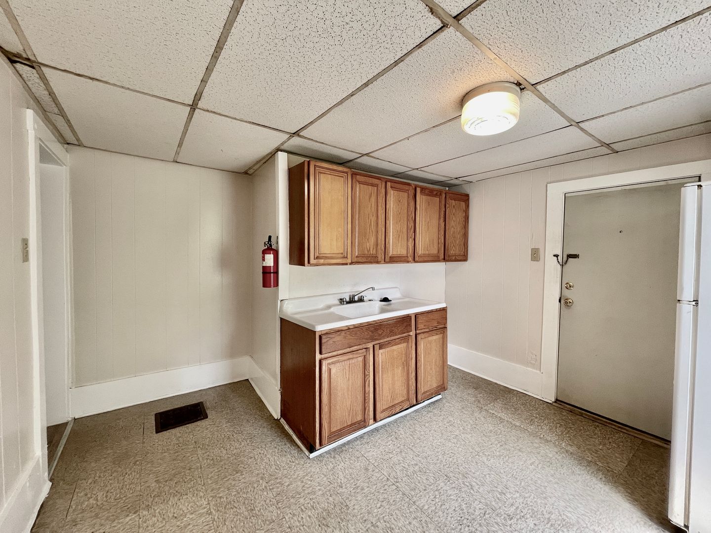 Bridgeton Apartment: 103 Marion St