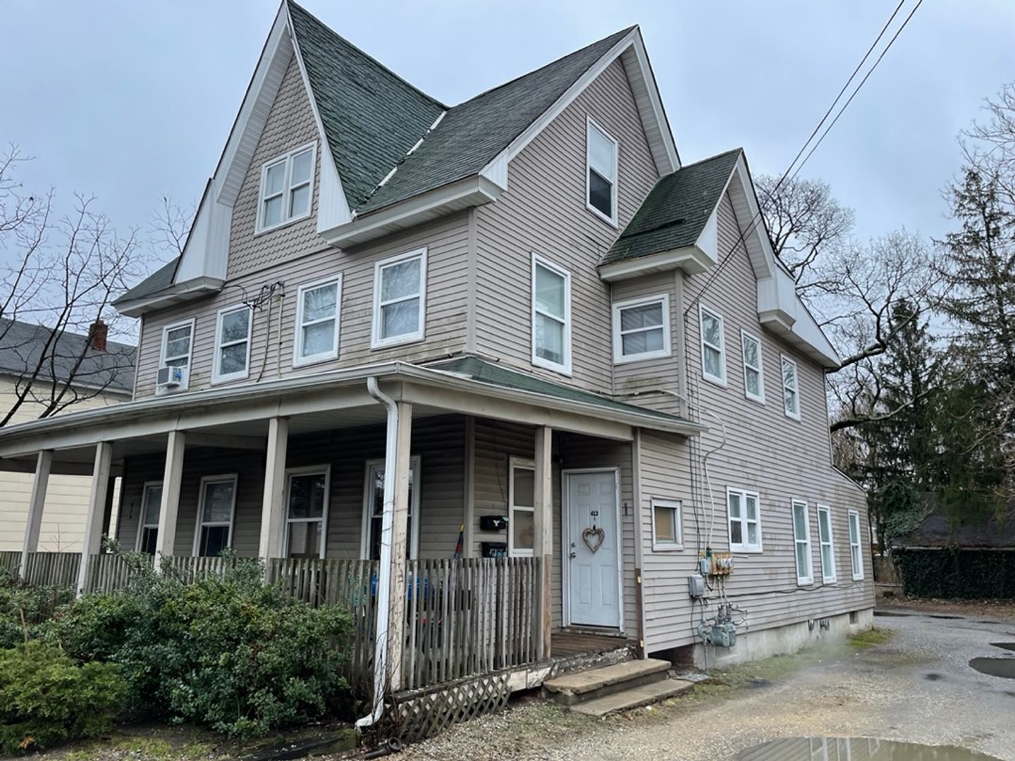 Millville Apartment: 413-415 E Broad St
