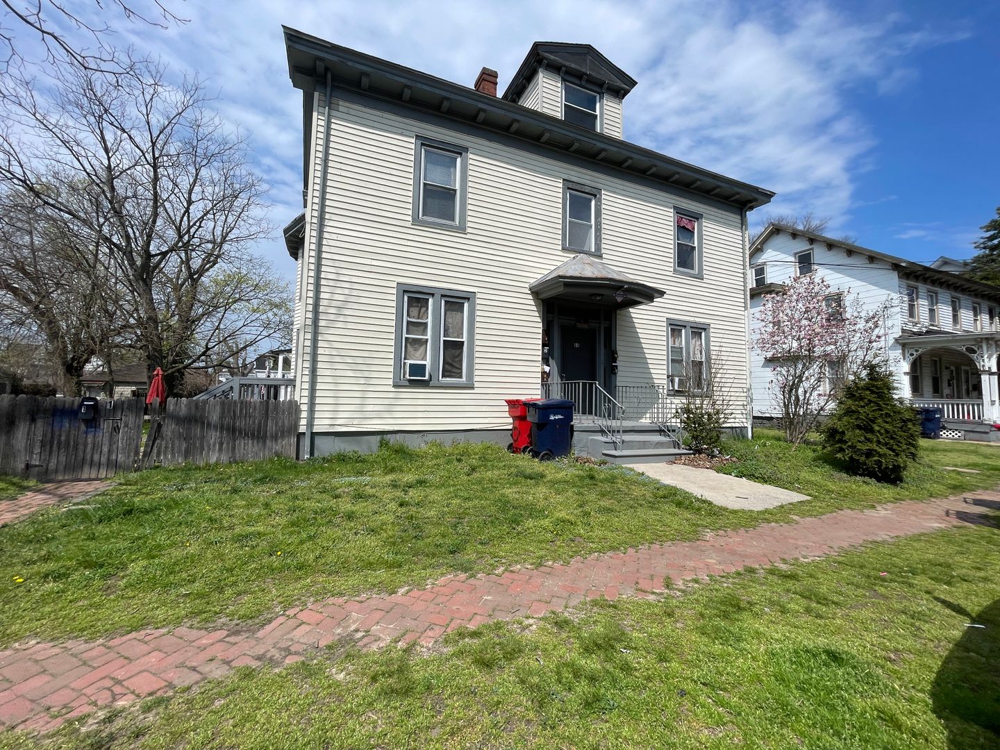Bridgeton Apartment: 88 Bank St.