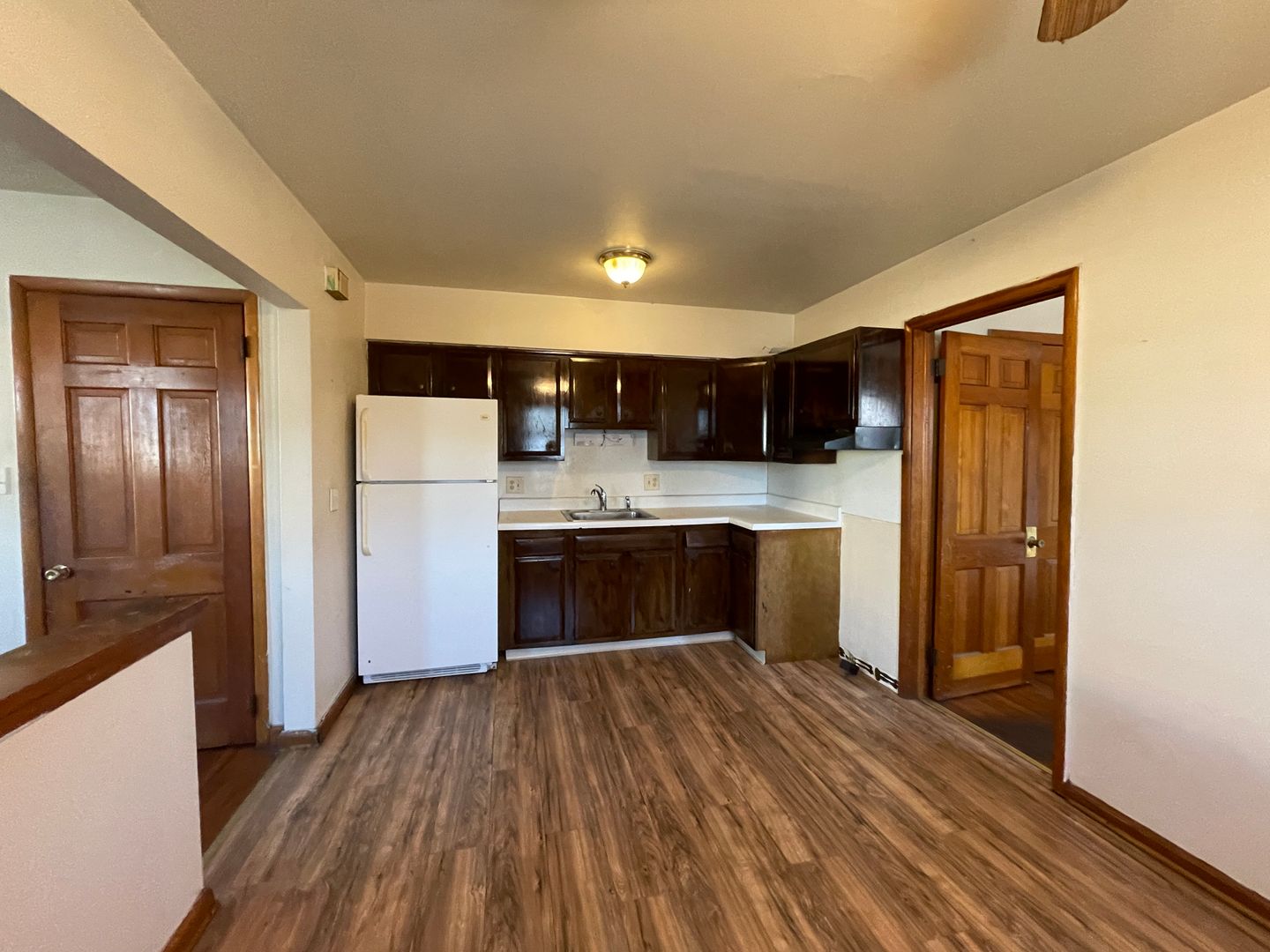 Millville Apartment: 521 E Broad St