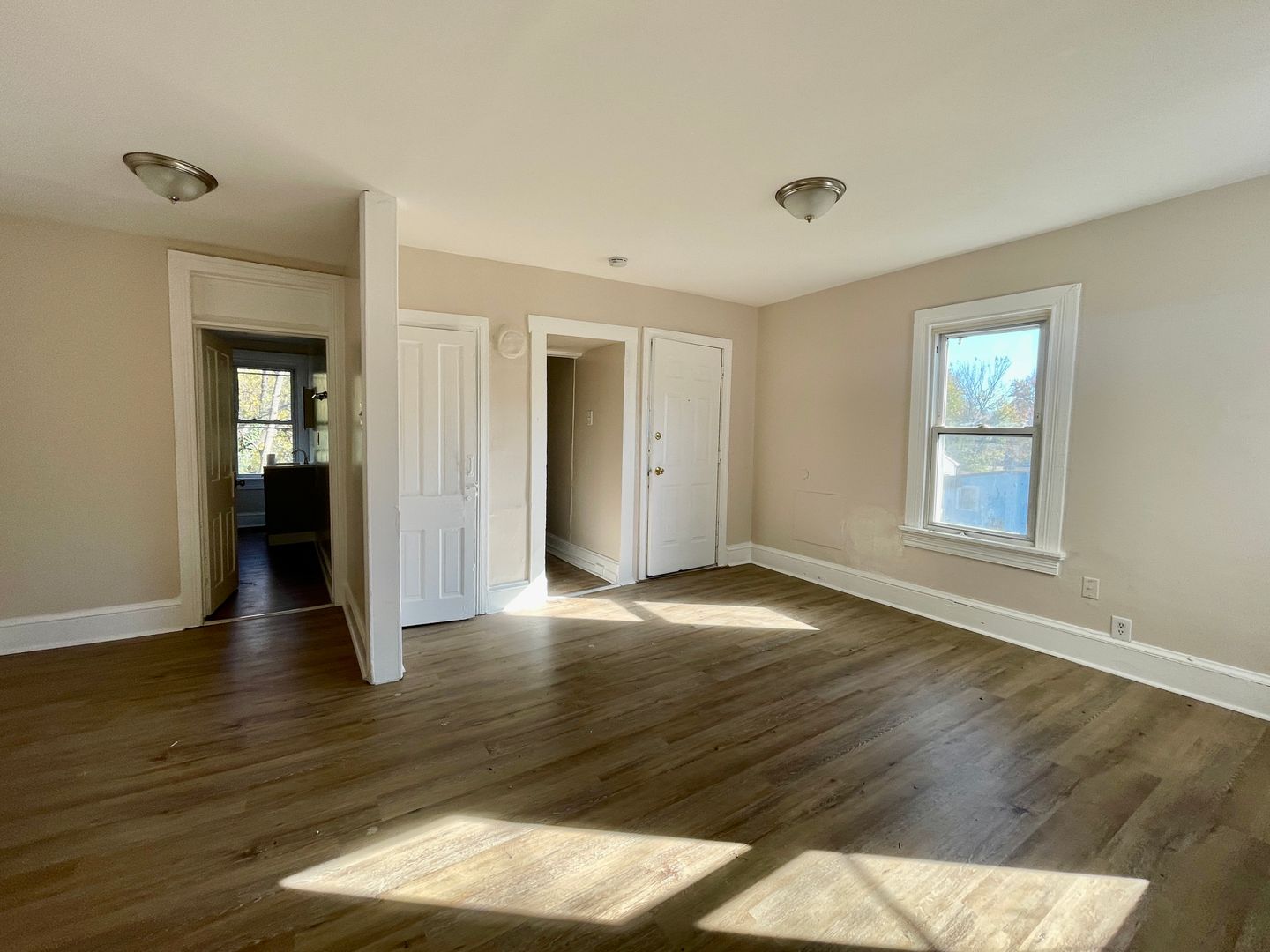 Bridgeton Apartment: 31 Ellis St