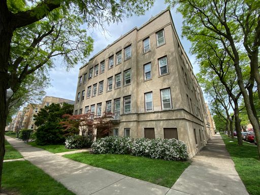 Gorgeous Vintage 2 Bedroom with Cove Ceilings. Heat Included! – photo 1