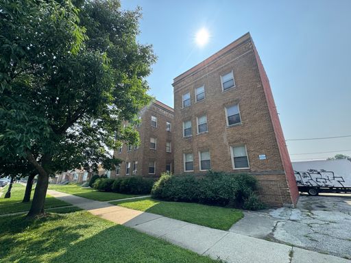 Spacious 2 Bedroom Apartment with Central Heat & A/C – Pet Friendly! – photo 1