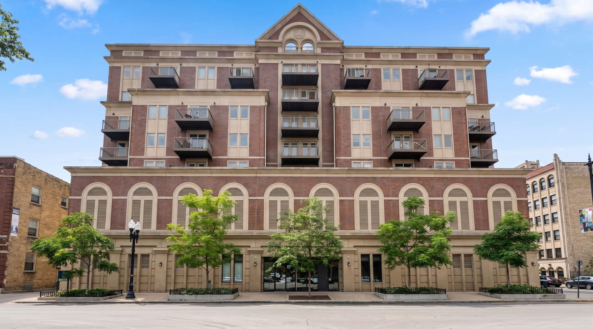 Chicago Apartment: 1323 W Morse Ave