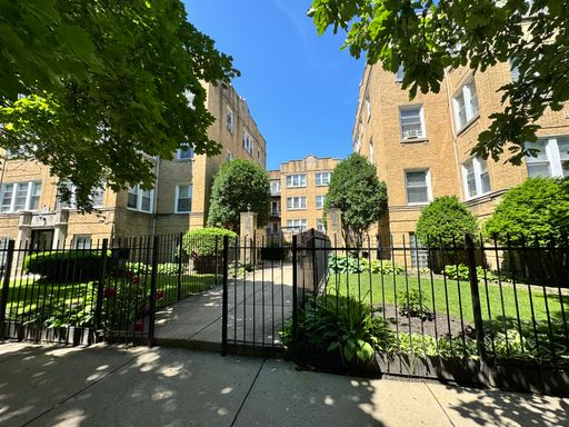 Gorgeous Rehabbed 2 Bed in Albany Park! New Kitchen and Bath. – photo 1