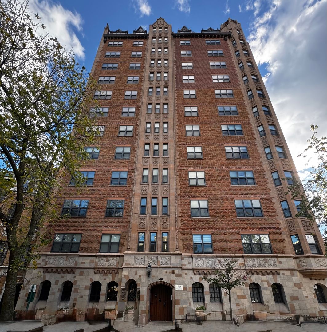 Chicago Apartment: 1337 W Fargo Ave