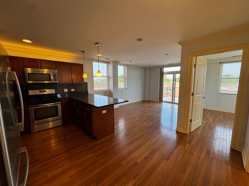 Spacious Newer Construction 2Bed/2Bath at Quaint Morse Stop w/BIG Balcony! Garage Parking Avail – photo 1