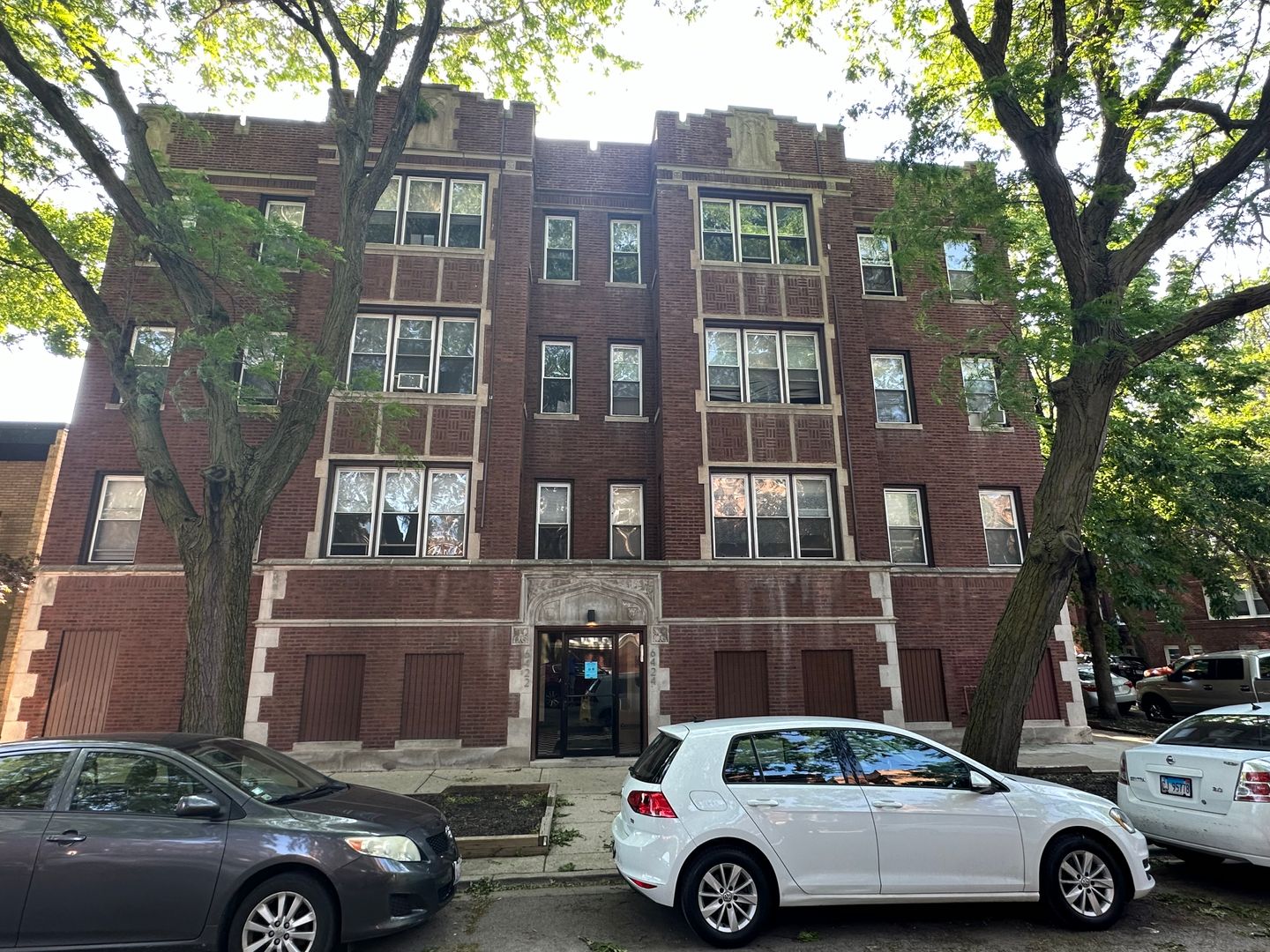Chicago Apartment: 6422-24 N Greenview Ave
