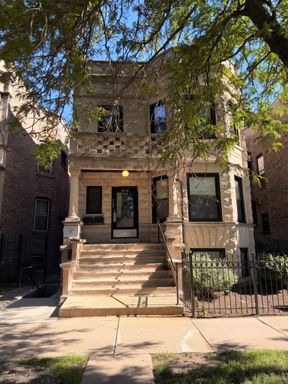 Stunning Large and Sunny 3 bed 2 bath in Wrigleyville! The Heart of it All – photo 1