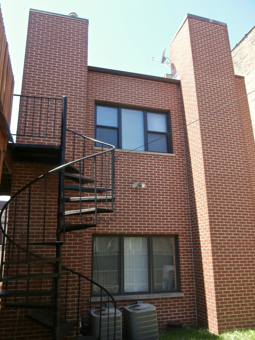 Chicago Apartment: 4955 N. Damen