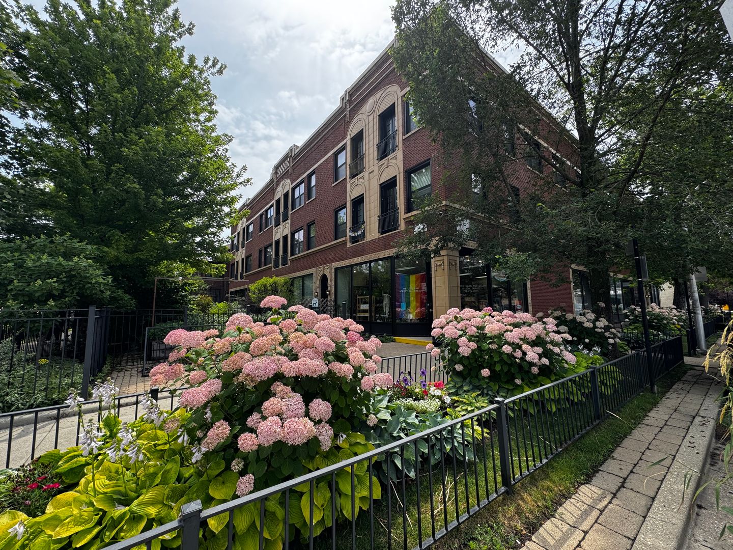 Chicago Apartment: 1439-47 W Jarvis Ave / 7359-65 N Greenview Ave