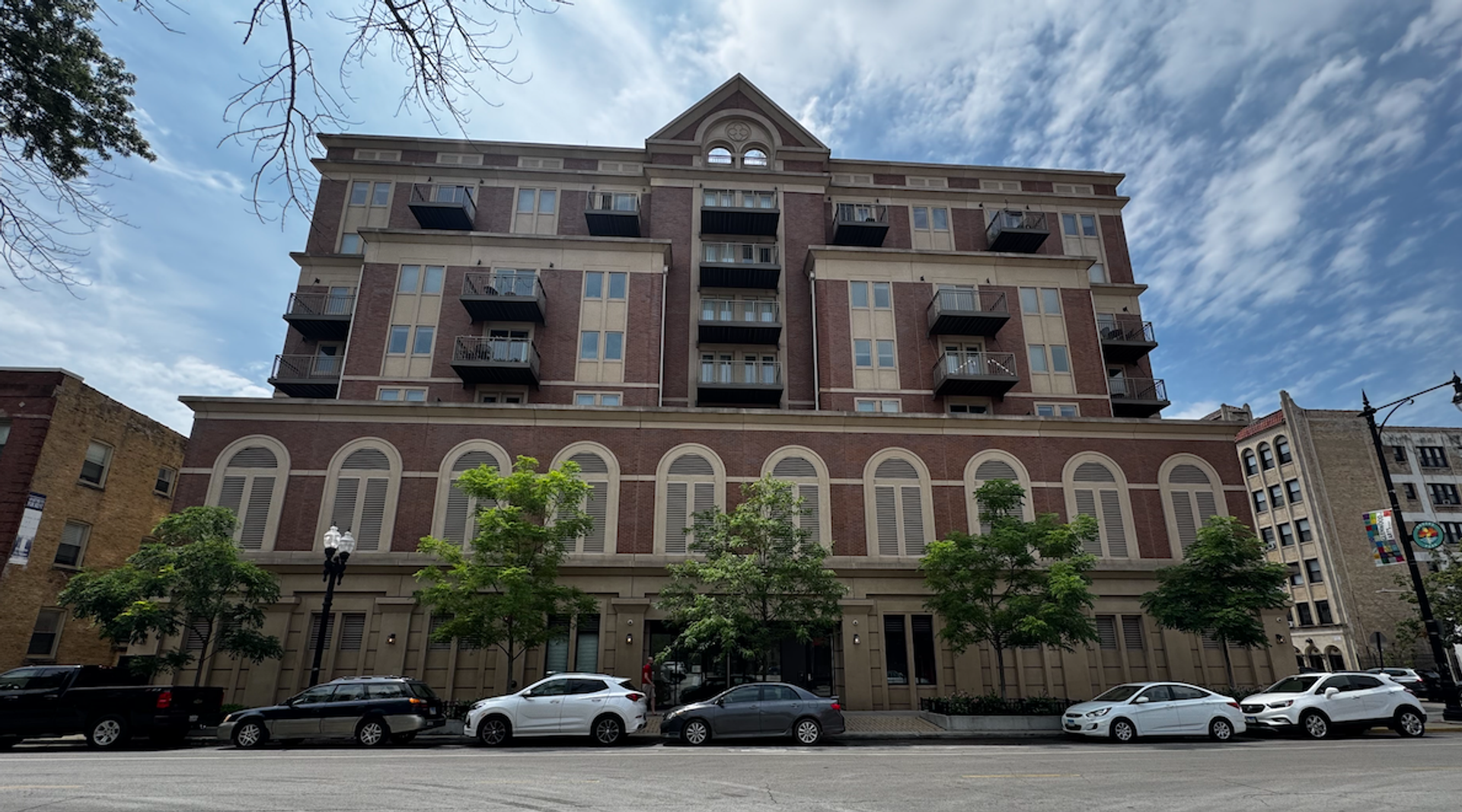 Chicago Apartment: 1323 W Morse Ave
