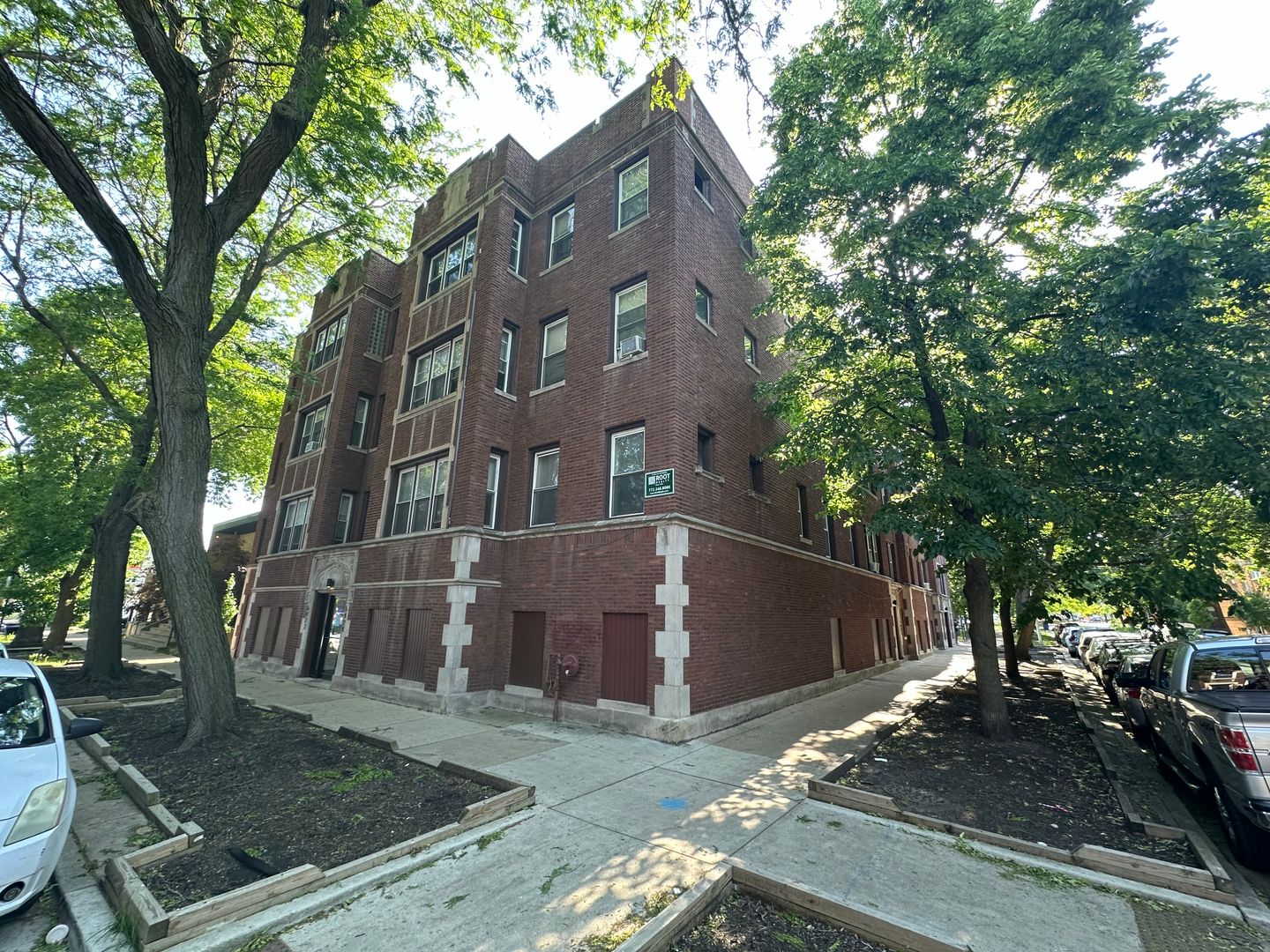 Chicago Apartment: 6422-24 N Greenview Ave