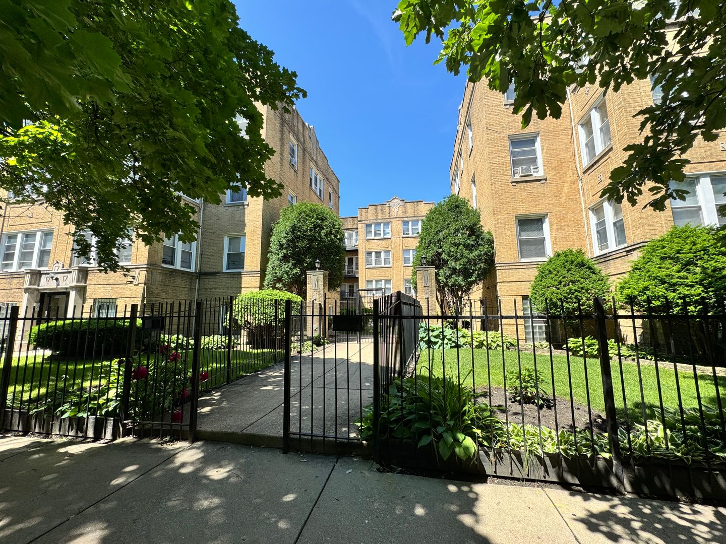 Chicago Apartment: 4900-08 N St Louis Ave