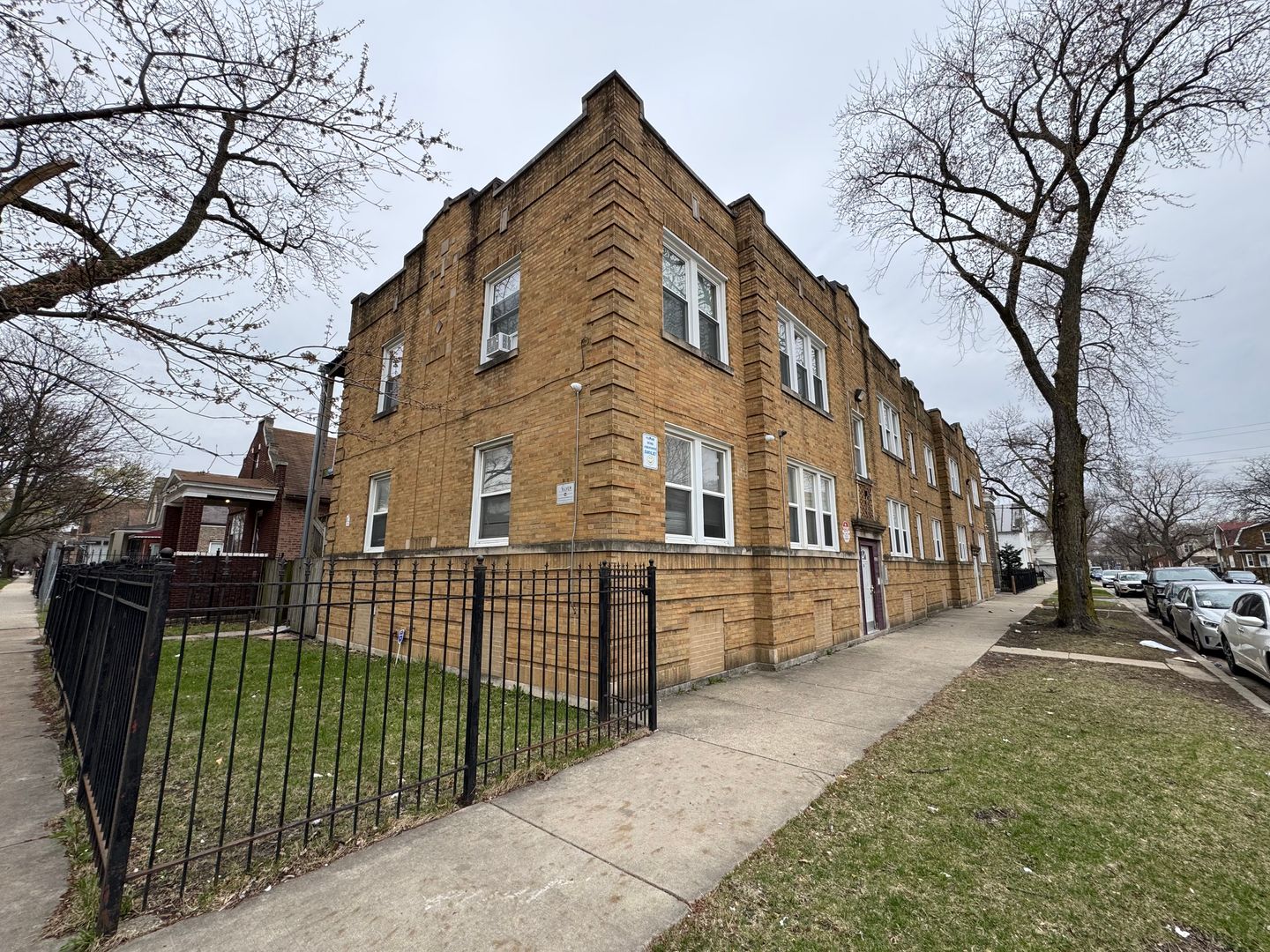 Chicago Apartment: 1056 N Hamlin Ave / 3801-07 W Thomas