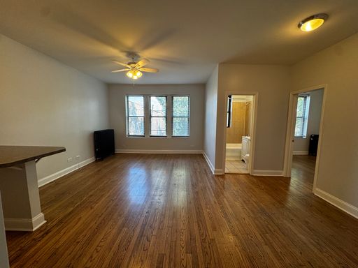 Charming 1 Bed in East Rogers Park – Steps to Red Line & Glenwood Arts District! – photo 1