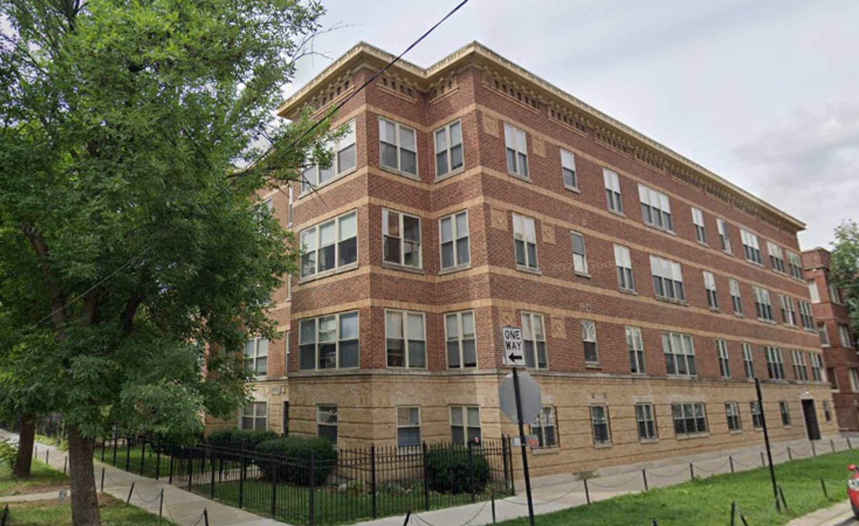 Chicago Apartment: 4654-56 N Monticello