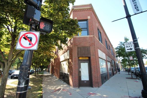 Convertible Studio / 1 Bath in Portage Park close to 6 Corners! New SS Appl, New Bathroom. Central Heat and Air! – photo 1