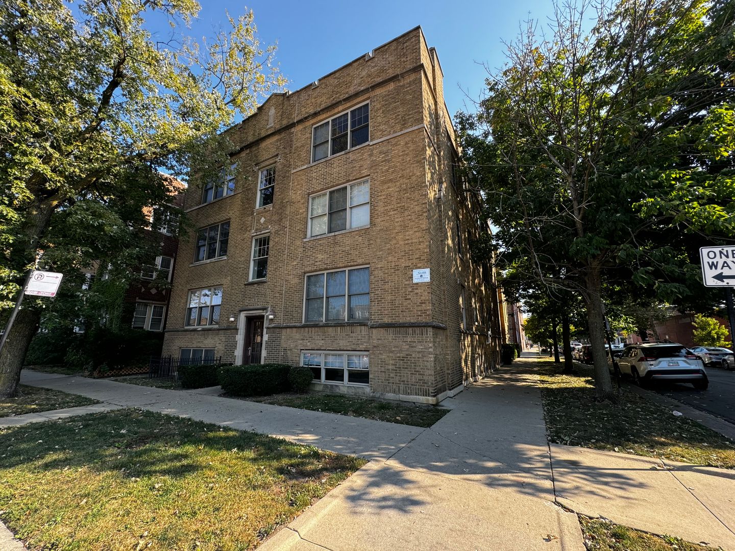 Chicago Apartment: 4057-59 W Melrose
